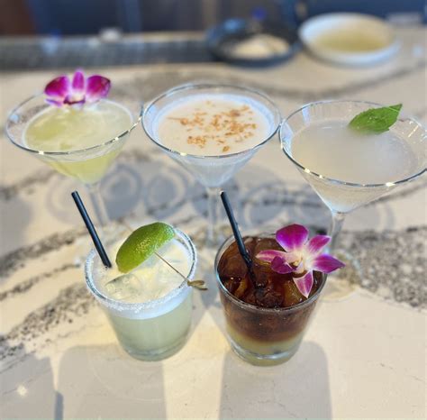 Top 5 Maui Happy Hour: Tommy Bahama Marlin Bar - Maui Inspired