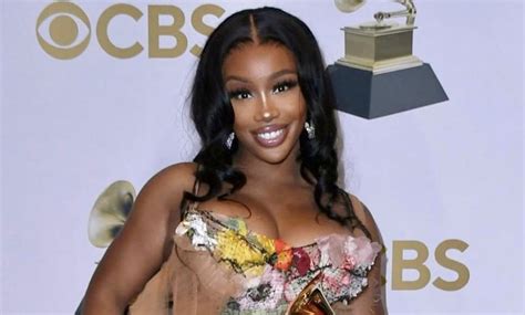 SZA Reveals She Broke Her Ankle Rolling Out of Bed Before Grammy Awards