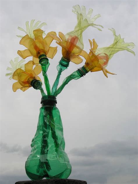 Plastic Art from PET Bottles by Veronika Richterová