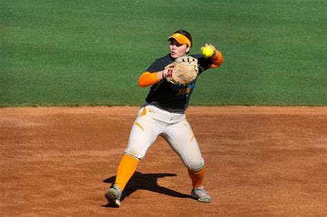 Late grand slam buries Lady Vols, drop series to Arkansas | Softball | utdailybeacon.com