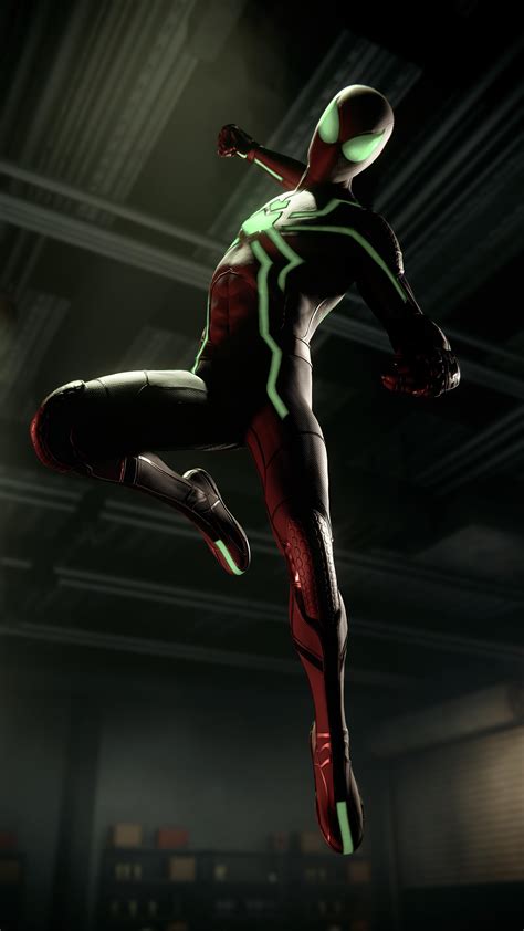 Not entirely sure why the stealth suit has neon glowies on it but it looks dope : r/SpidermanPS4