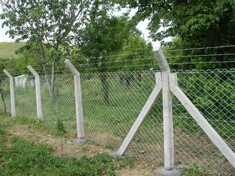 Comcrete Pole - Aslan Panel Fence