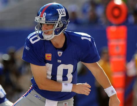 Eli Manning Keeping Injury-Riddled Giants Competitive - The New York Times