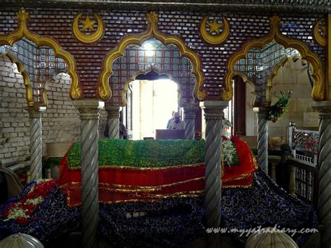 The Tomb Of Haji Ali Dargah, Mumbai - Haji Ali Dargah Inside Mumbai ...