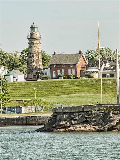 Fairport Harbor Lighthouse Photograph by Phyllis Taylor