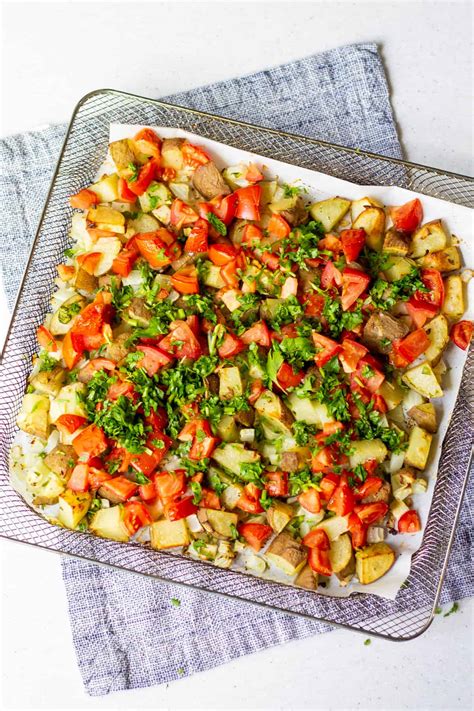 Spicy Air Fryer Mexican Potatoes with Jalapeño, Tomato and Onion (oil ...