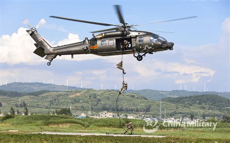 Army soldiers participate in fast-rope training - Ministry of National Defense