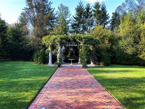 Crest Hollow Country Club - Woodbury, NY - Wedding Venue