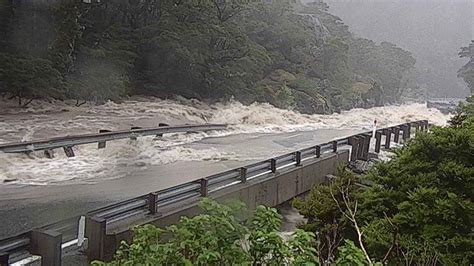 New Zealand flooding: Tourists stranded as water rises | World News | Sky News