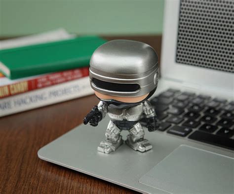 Robocop Vinyl Figure - GeekAlerts