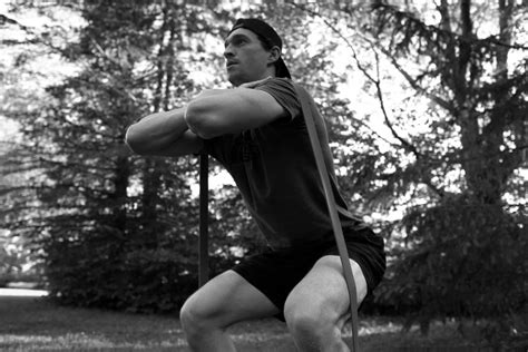 RESISTANCE BAND SQUATS - Your Complete Guide