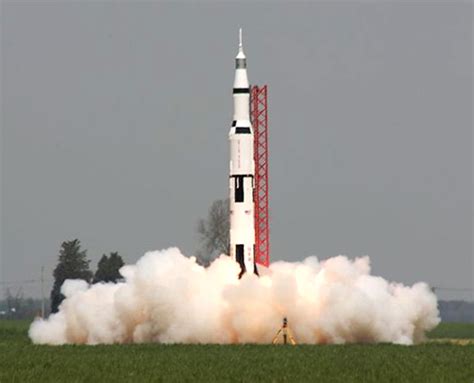 Largest Model Rocket In History Launch Appears To Have Been A Success | OhGizmo!