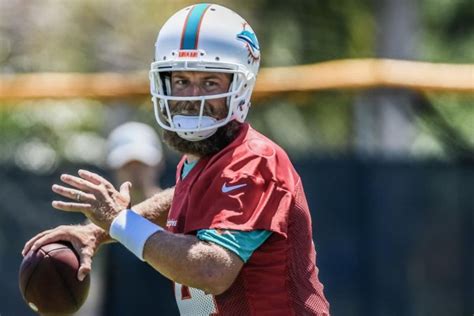 Leadership skills give Ryan Fitzpatrick edge in Dolphins QB battle ...