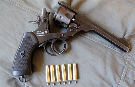 Test: Webley MK VI CO2 version in 4.5 mm - free revolver | all4shooters