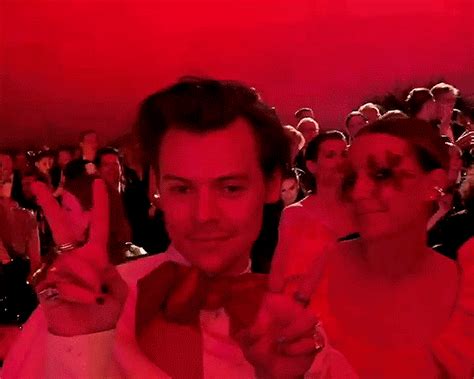 Met Gala 2019 with Likke Li Peace ️ Harry Styles Nails, Harry Styles Pictures, One Direction ...