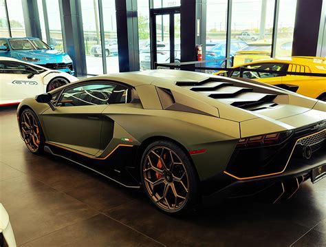 Lamborghini Aventador - amazing color. : r/lamborghini