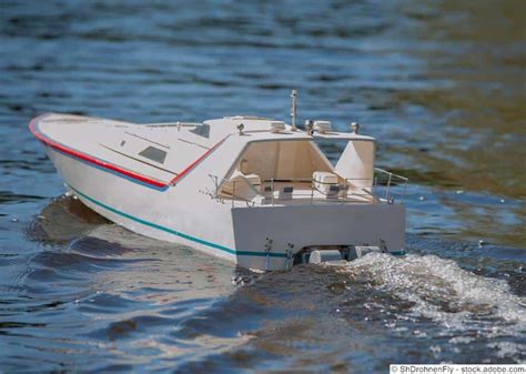 RC Yacht ᐅ ferngesteuerte Modellbau Segelboote & Motoryachten