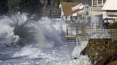 Catastrophic waves up to 30 feet smash on Californian Ventura Beach ...