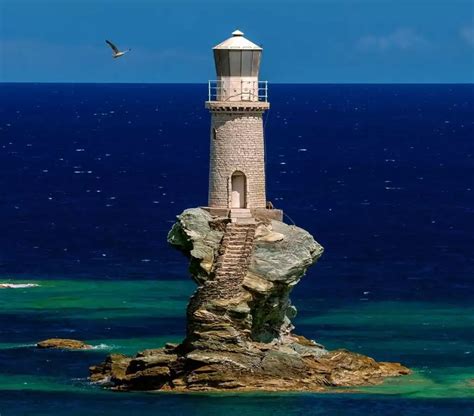 The impressive lighthouses of Greece and their history