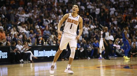 Phoenix Suns' Devin Booker erupts in 4th quarter vs. Dallas Mavericks