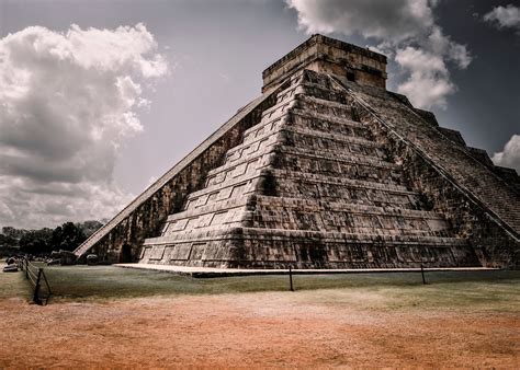 Ancient Mayan Architecture - Temples and Palaces