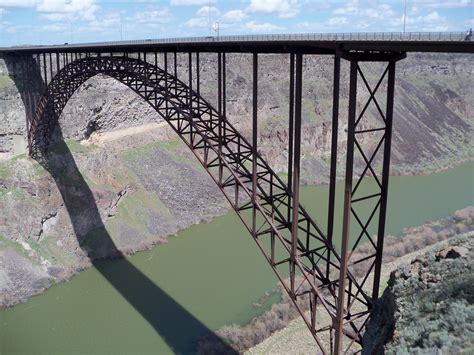 Perrine Bridge in Twin Falls, Idaho over the Snake River [3648x2736] [OC] : bridgeporn