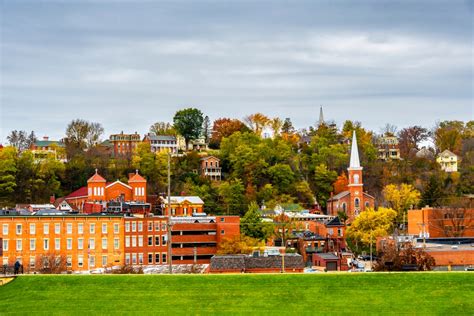 8 Best Downtown Galena Attractions To Enjoy This Fall!