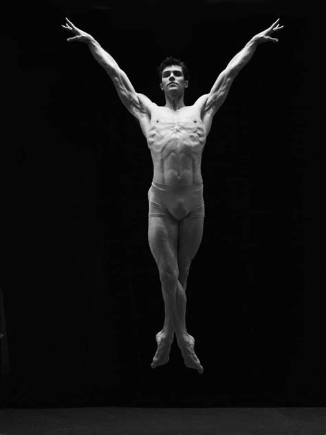 Pin by Luísa Guimarães on Fotos e imagens | Ballet poses, Male dancer ...