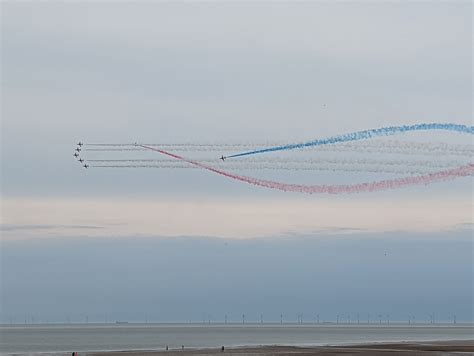 Yesterday's Red Arrow display team : CasualUK