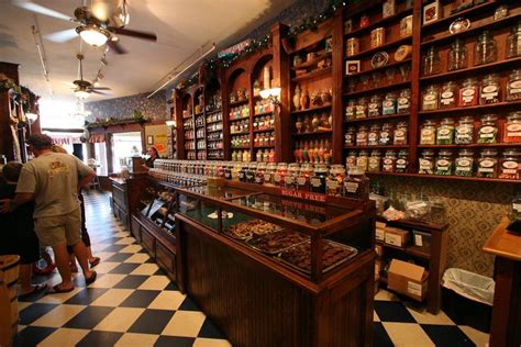 An old-fashioned candy store. | Candy store display, Candy store design, Store decor