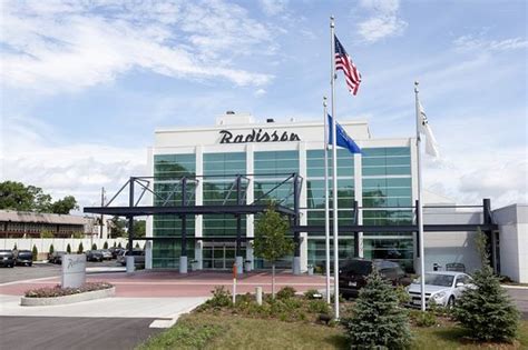 RADISSON HOTEL MENOMONEE FALLS $89 ($̶1̶0̶4̶) - Prices & Reviews - WI - TripAdvisor