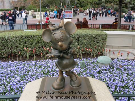 statues_disneyland_minnie | Life in Mouse Years