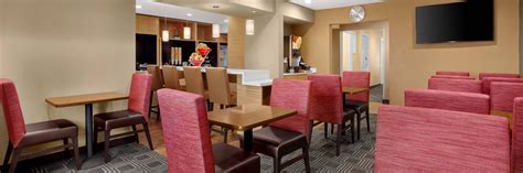 Restaurants Near Broomfield CO | TownePlace Suites Boulder Broomfield