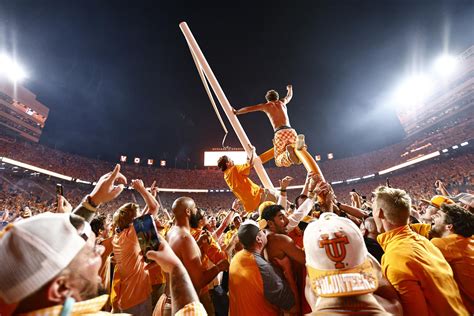 AP Top 25: Tennessee up to No. 3, 'Bama's top-5 streak ends | AP News