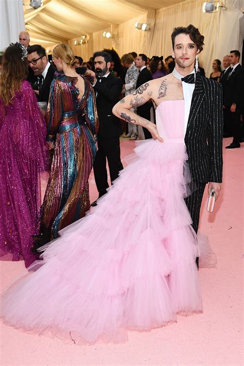 La alfombra roja de la Gala MET 2019 | Met gala dresses, Met gala looks, Met gala outfits