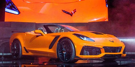 2018 Chevrolet Corvette ZR1 convertible unveiled - Photos (1 of 3)