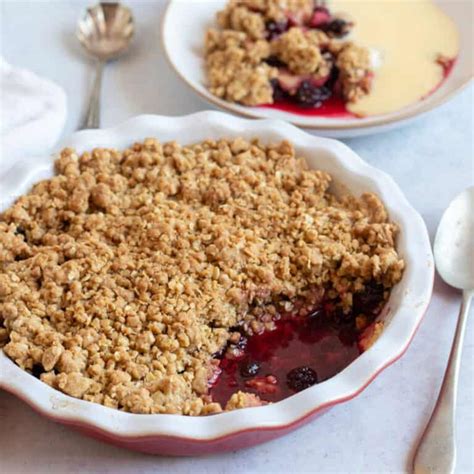 Easy Apple and Blackberry Crumble Recipe - Effortless Foodie