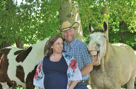 Hilarious Horse Photobomb Has the Whole Hudson Valley Laughing