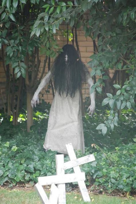 25 Cool And Scary Halloween Decorations | Home Design And Interior