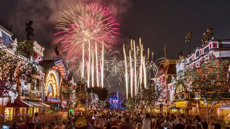 Disney Parks After Dark: ‘Disneyland Forever’ Fireworks at Disneyland ...