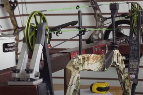 How To String a Compound Bow - When And Why? (Easy Steps)