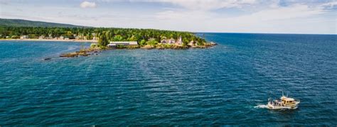 Huskies Explore Lake Superior | Michigan Tech News