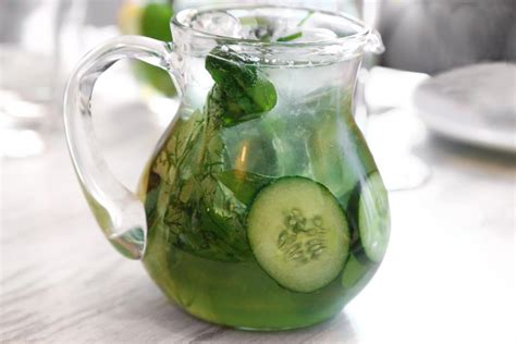 Cucumber water: Benefits and how to make it