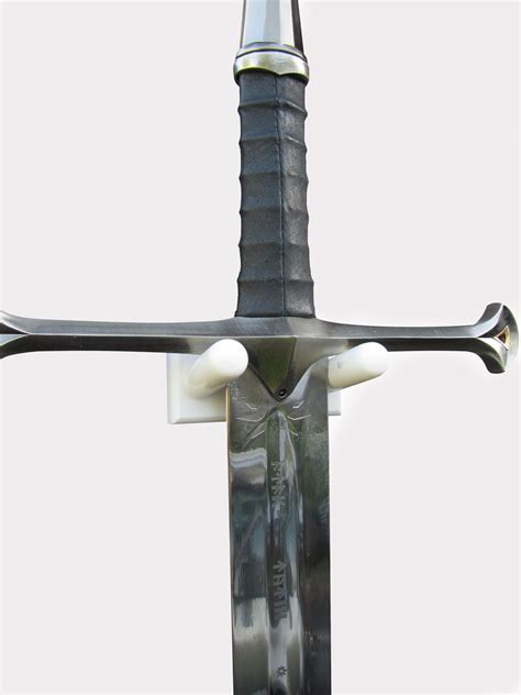 Designer White Vertical Sword Mount | Expo, Épée