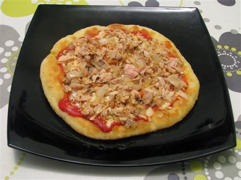 Recipes for first cooks: Homemade pizza in a pan