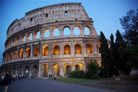 Rome Dinner and Colosseum VIP Night Tour with Chambers Access 2024