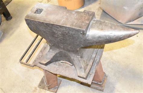 Odd looking Peter Wright Anvil - The Way - Bladesmith's Forum Board