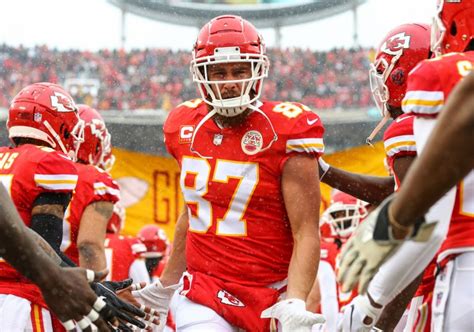 Travis Kelce makes NFL history with three touchdowns in second quarter against Texans