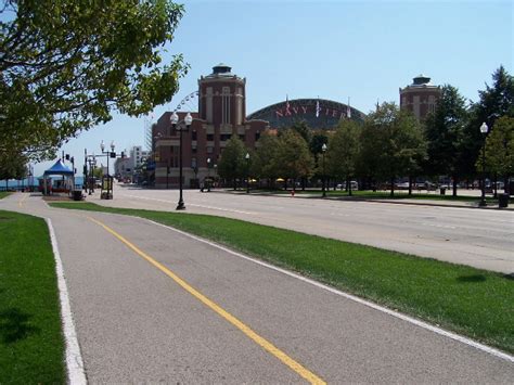 The Chicago Lakefront Path, Bike Trail Information and Photos