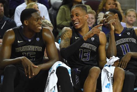 Washington Basketball team Dawgs in Pac-12 Tourney opener